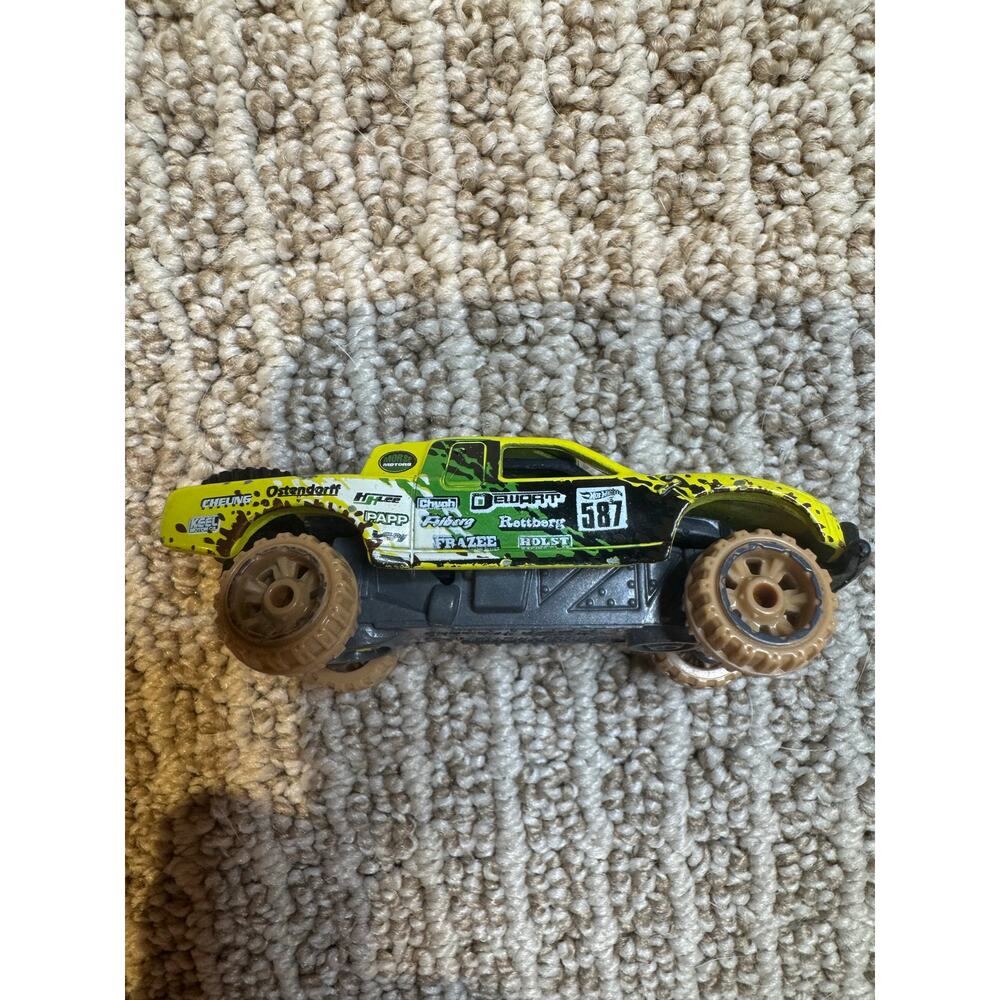 Hot Wheels Off Road Truck Yellow‎ Black 587 Diecast Toy Car Vehicle